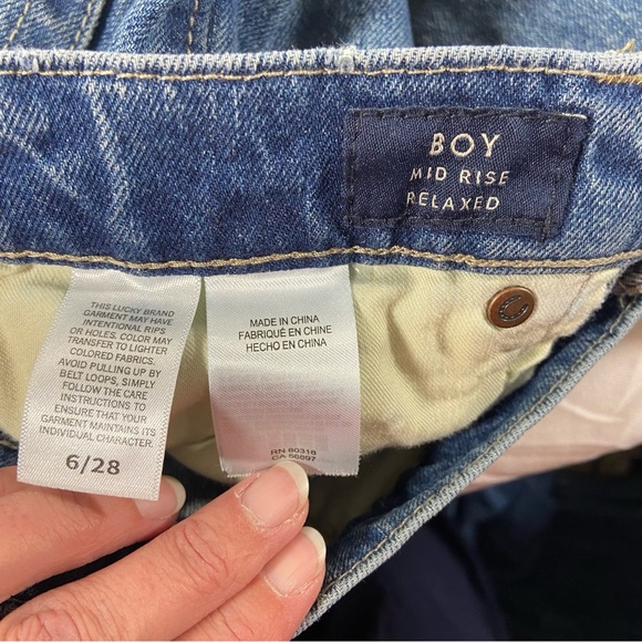 Lucky Brand Women’s Jeans Size 6 Boy Mid Rise Relaxed Dark Wash Button Fly - Picture 9 of 11